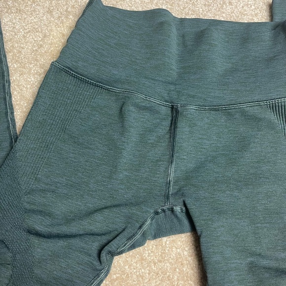 3 Alphalete Aero Leggings - Picture 4 of 5